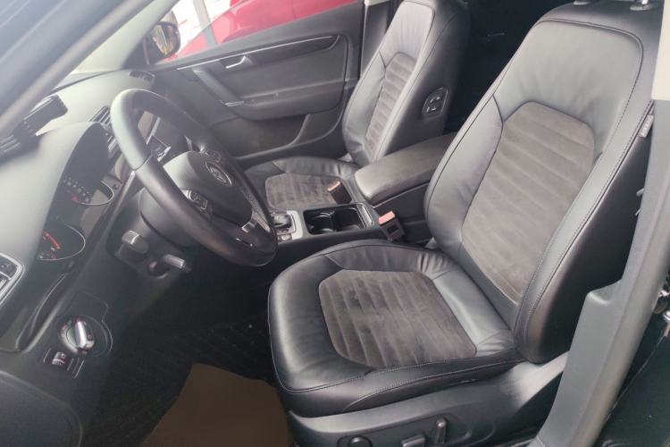 Used Volkswagen Magotan 2016 1.8TSI Luxury Comfort Model
