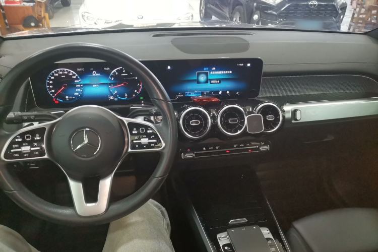 Used Mercedes-Benz GLB 2020 GLB 200 Dynamic Edition Center Console