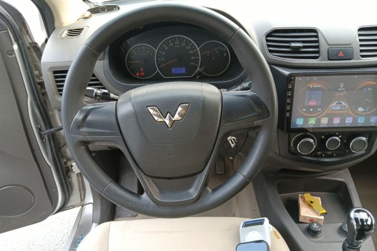 Used Wuling Hongguang 2015 1.5L S Basic Version China V Standard Steering Wheel