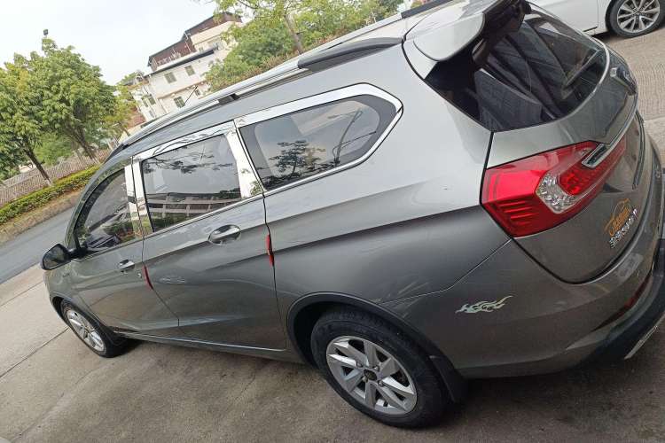 Used Baojun 310W 2017 1.5L Manual Fashion Model China V
