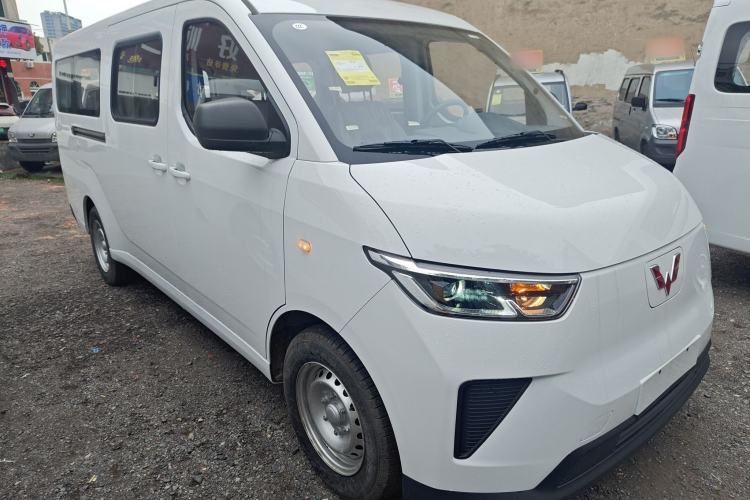 Used Wuling Yangguang 2025 Model 310KM Bus Edition—Customized by CATL