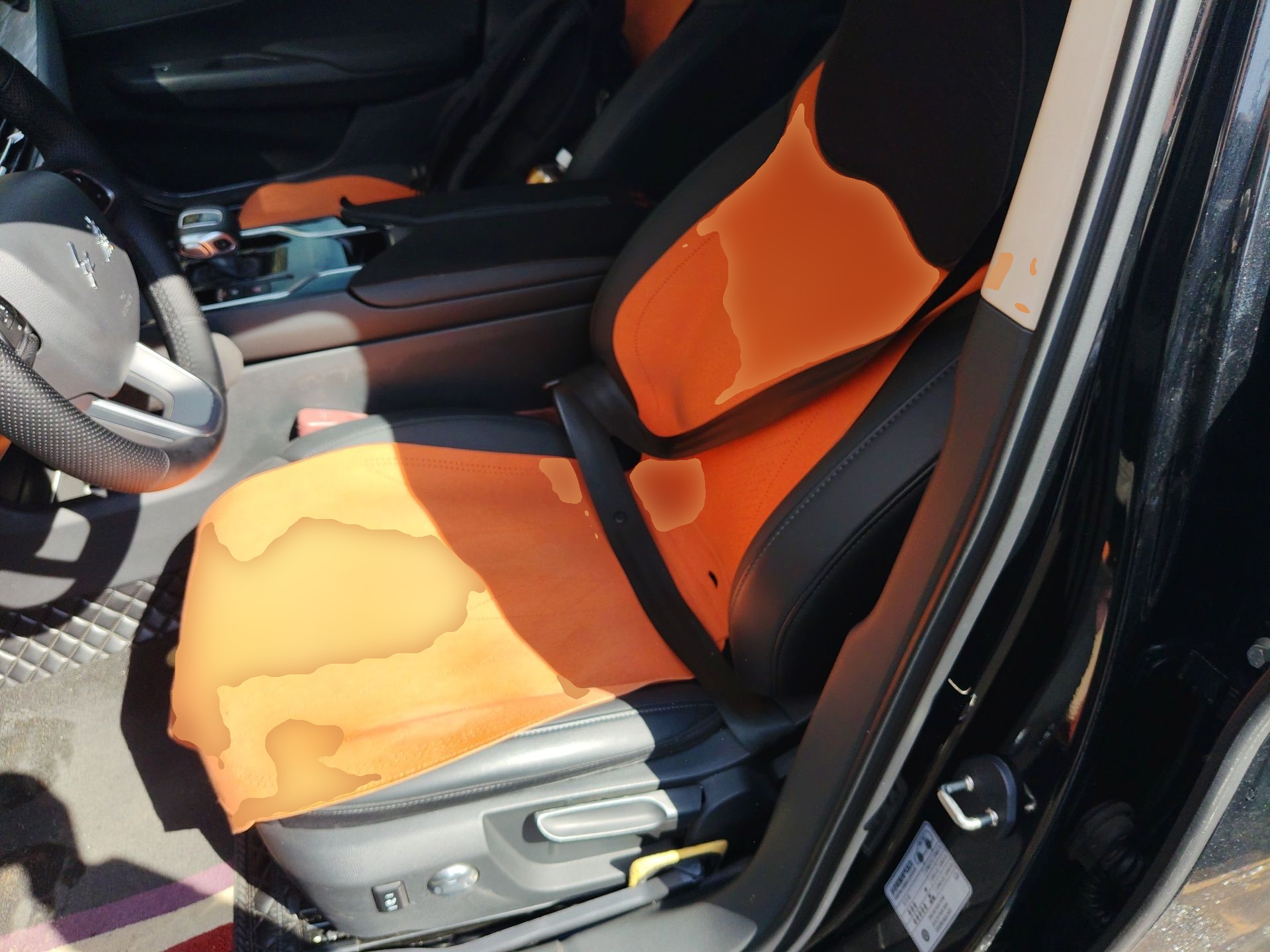 Переднее сиденье в автомобиле