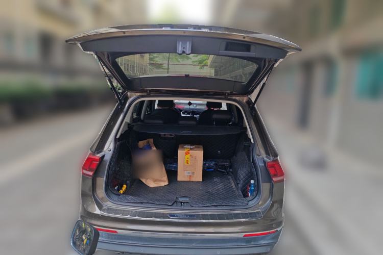 Used Volkswagen Tiguan L 2018 Revised Version 330TSI Automatic Two-Wheel Drive Comfort Edition Trunk