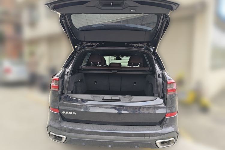 Used BMW X5 2022 xDrive 40Li M Sport Package Trunk