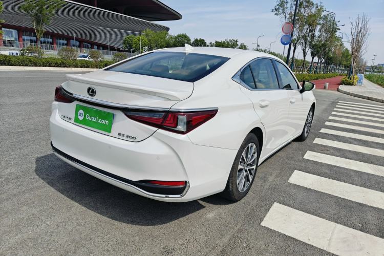 Used Lexus ES 2023 200 Excellence Edition
