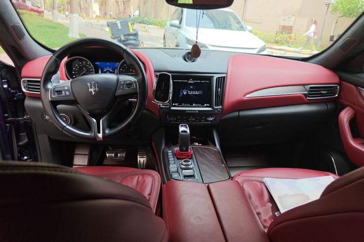 Used Maserati Levante 2020 3.0T Standard Edition Center Console