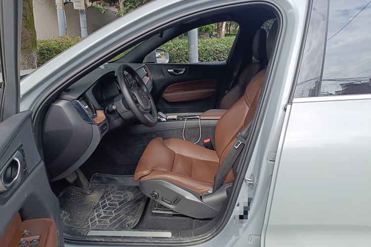 Used Volvo XC60 New Energy 2024 T8 Plug-in Hybrid Long-Range All-Wheel Drive Smart Luxury Edition
