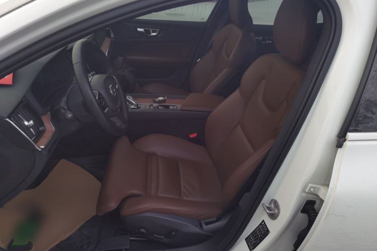 Used Volvo S60 2023 B4 Zhiyuan Luxury Edition
