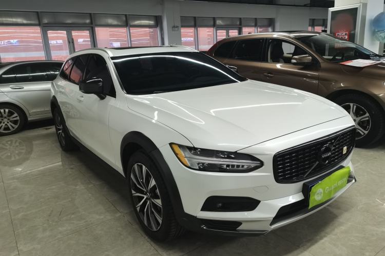 Used Volvo V90 2021 Cross Country B5 AWD Smart Range Edition
