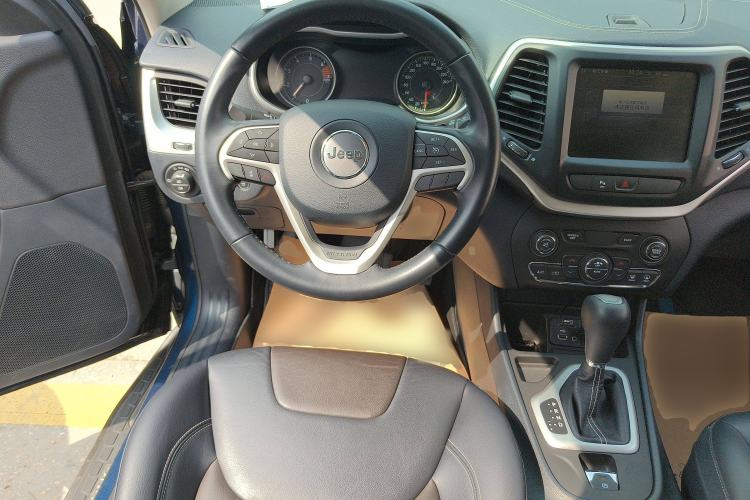 Used Jeep Cherokee 2020 2.0L Two-Wheel Drive Classic Sports Edition