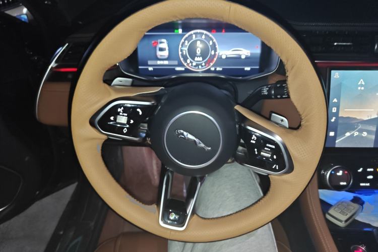 Used Jaguar XFL 2023 XFL 2.0T P250 Two-Wheel-Drive Elite Sport Edition Steering Wheel