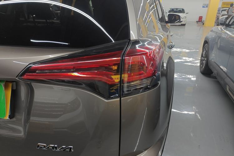 Used Toyota RAV4 2016 2.0L CVT Two-Wheel Drive Smart Edition China V Standard Exterior 3