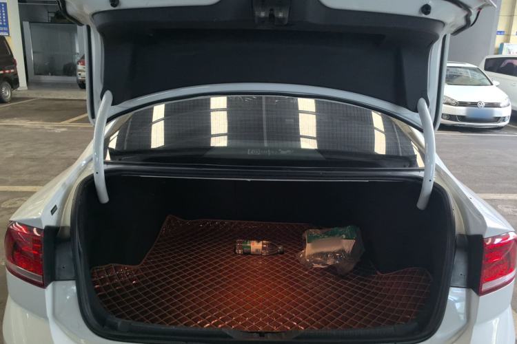 Used Volkswagen Lamando 2017 230TSI DSG Fashion Edition Trunk