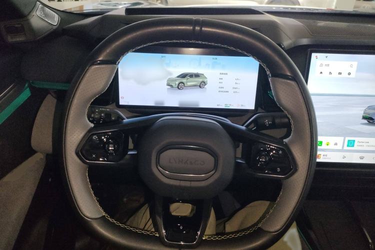 Used Lynk & Co 08 EM-P 2025 220 km All-Wheel-Drive Performance Halo Steering Wheel