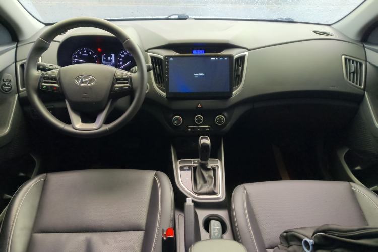 Used Hyundai ix25 2015 1.6L Automatic Two-Wheel Drive Smart GLS Trim Center Console