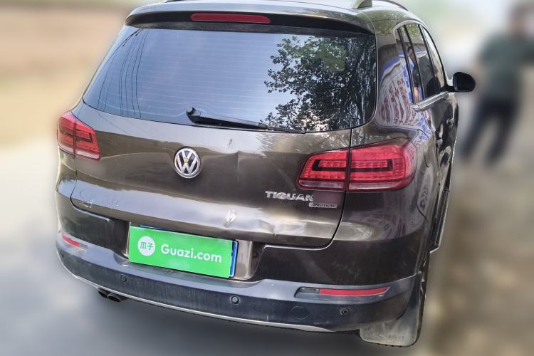 Used Volkswagen Tiguan 2015 2.0 TSI Automatic All-Wheel Drive Luxury Edition Rear Right 45 Deg