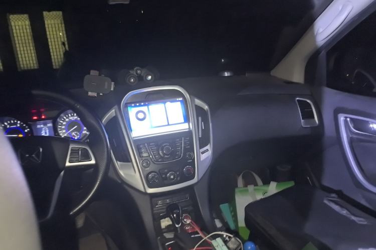 Used JMC Yusheng S350 2013 2.4T Automatic 2WD Diesel Luxury Edition 5 Seats Center Console