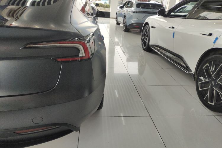 Used Tesla Model 3 2023 Long-Range All-Wheel-Drive Version
