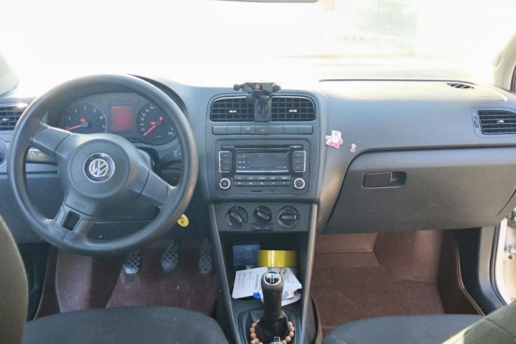 Used Volkswagen Polo 2011 1.4L Manual ZhiShang Edition Center Console