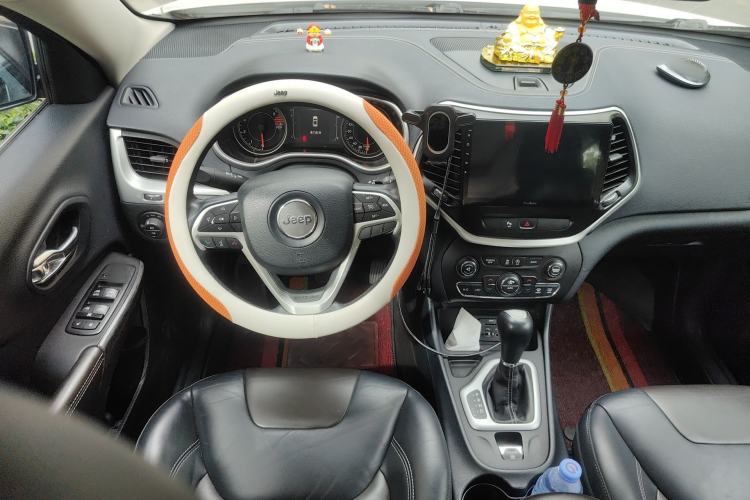 Used Jeep Cherokee 2016 2.4L Leading Edition Center Console