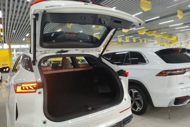 Used CHANGAN UNI-Z 2025 1.5T Luxury Version Trunk