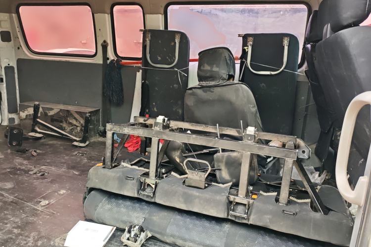 Used SAIC MAXUS Xintu V80 2019 2.5T Classic Version 6-Speed Manual – Aoyuntong Modified Long Wheelbase Mid-Height 7-Seater