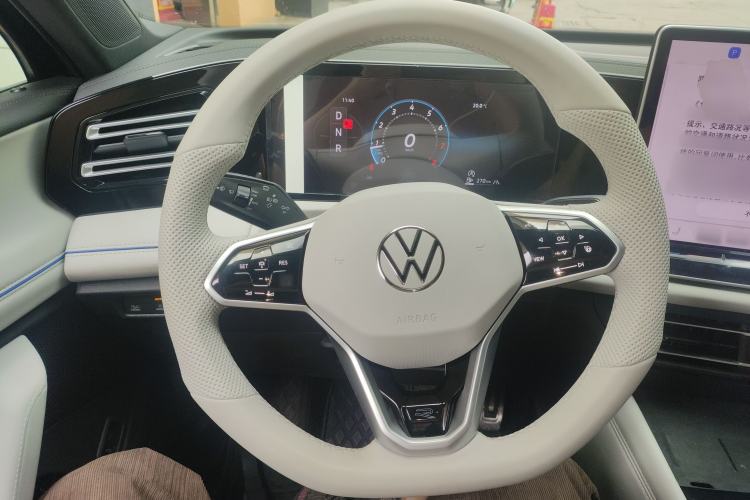 Used Volkswagen Tiguan L 2025 PRO 380TSI Two-Wheel-Drive R-Line Smart Edition
