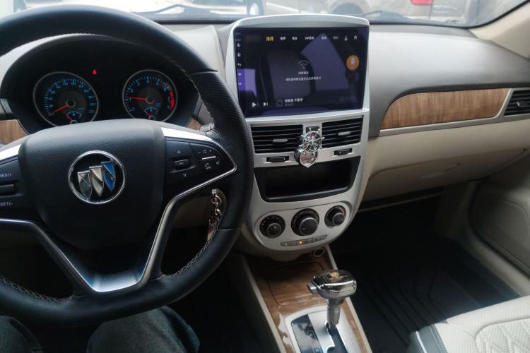 Used Buick Excelle 2015 1.5L Automatic Classic Model Center Console