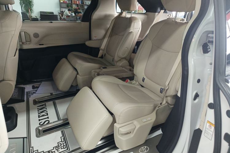 Used Toyota SIENNA 2021 2.5L Hybrid Premium Edition