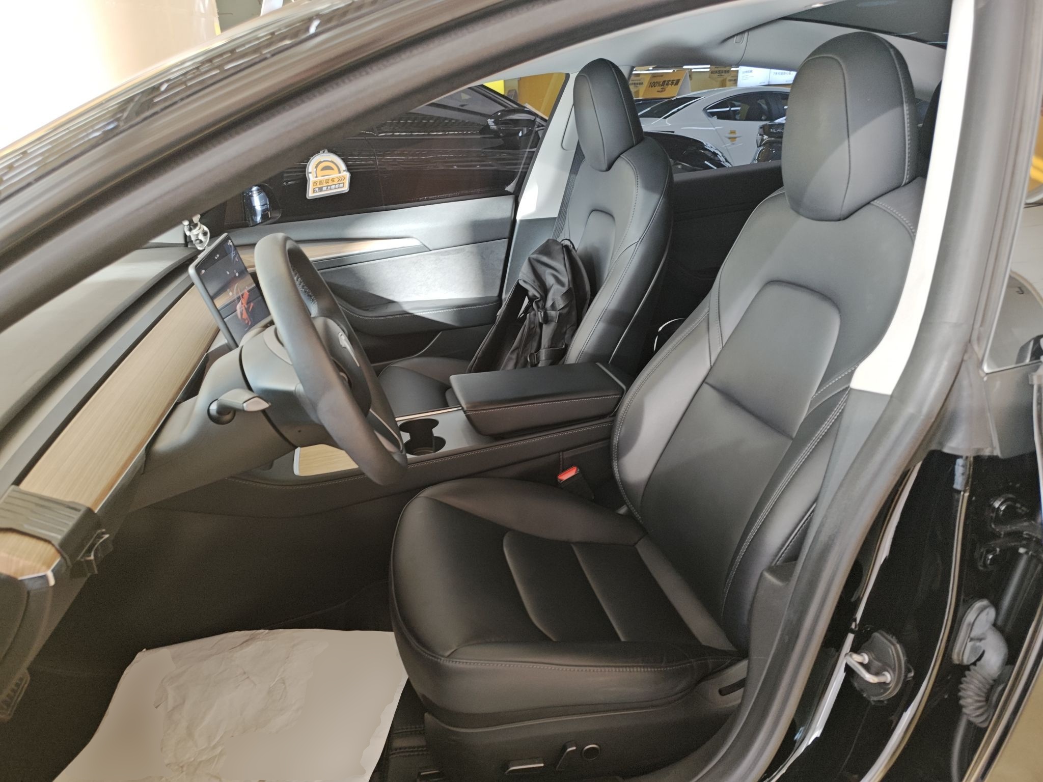 Переднее сиденье в автомобиле