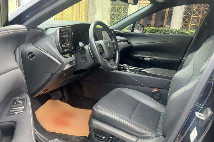 Used Lexus RX 2023 350h Two-Wheel Drive Enjoyment Version
