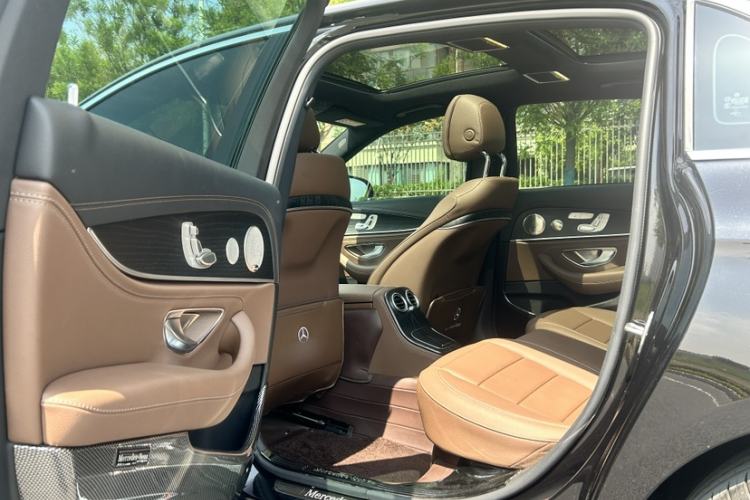 Used Mercedes-Benz E-Class 2023 E 300 L Sport Luxury Edition Interior 5