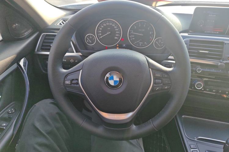 Used BMW 3 Series 2016 320Li Ambition Model
