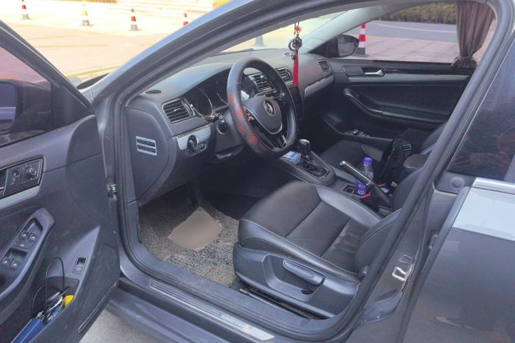 Used Volkswagen Sagitar 2015 230TSI Automatic Comfort Version
