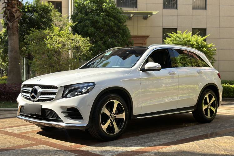 Used Mercedes-Benz GLC 2018 Facelift GLC 260 4MATIC Luxury Edition Front Left 45 Deg