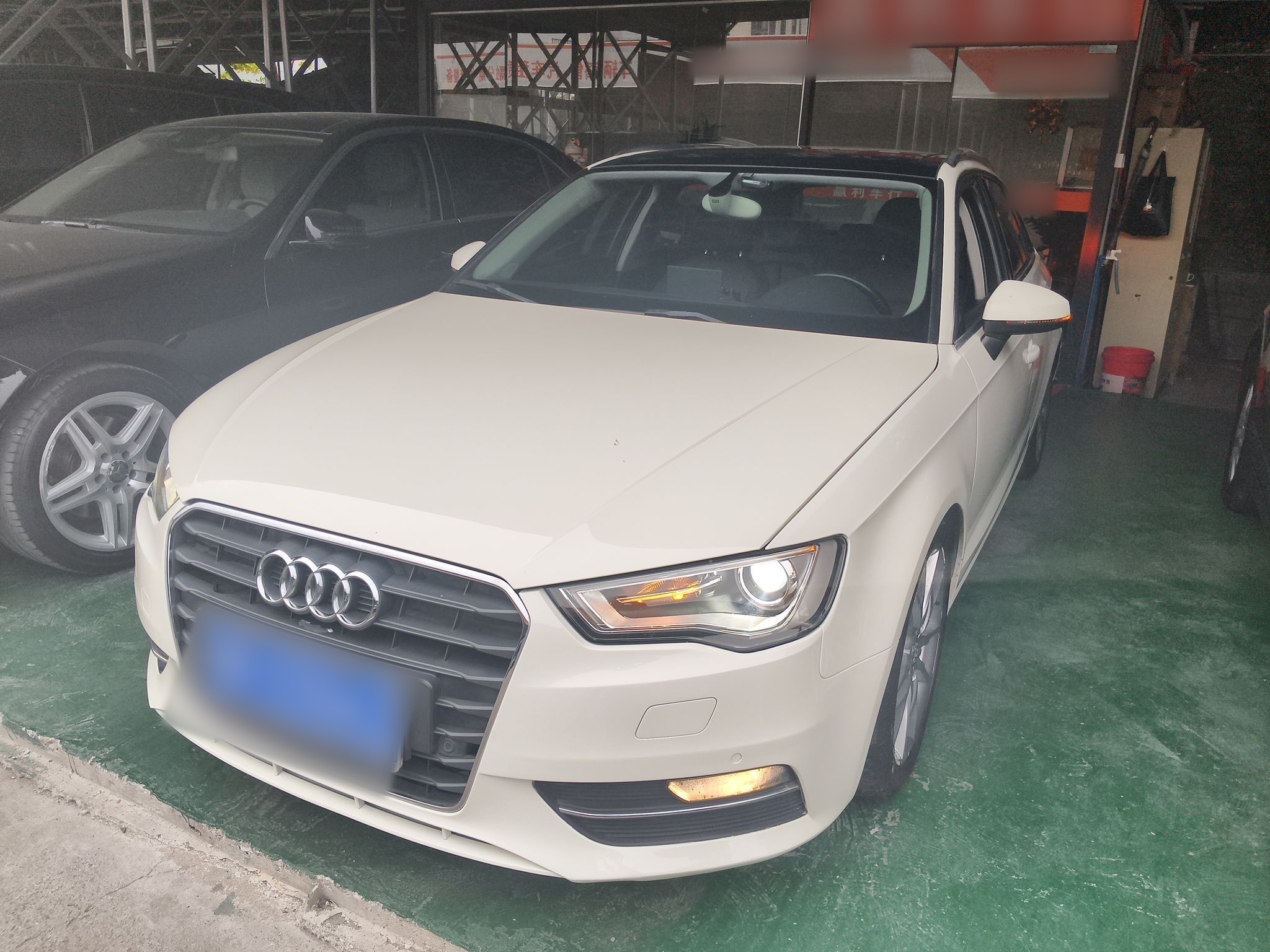 تحت مقدمة السيارة