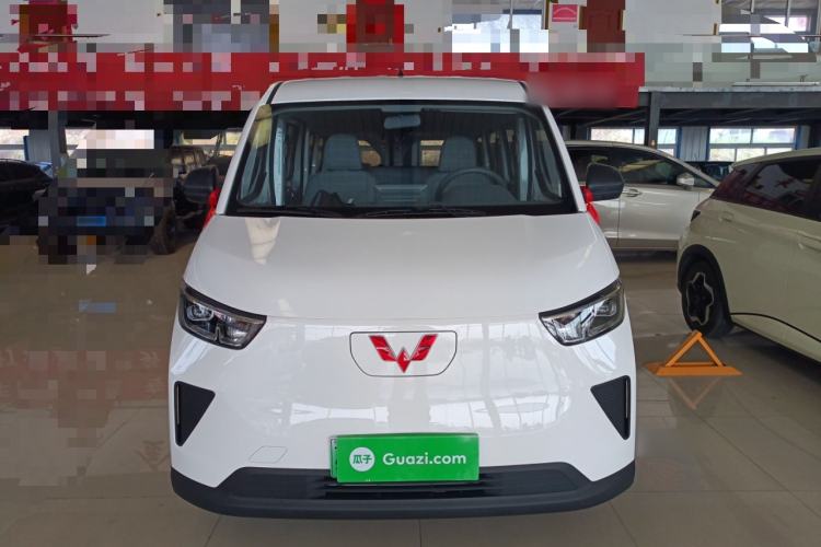 Used Wuling Yangguang 2024 300KM Comfort Version Passenger Van 75kW Front