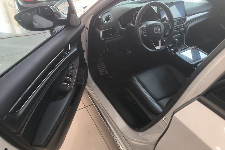 Used Honda Accord 2022 260TURBO Phantom Night · Prestige Edition Driver Seat