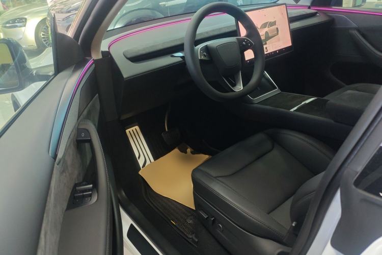 Used Tesla Model Y 2025 Long-Range All-Wheel-Drive Version