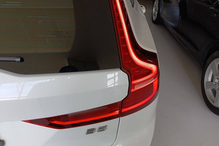 Used Volvo V60 2024 B5 Zhiyuan Luxury Edition
