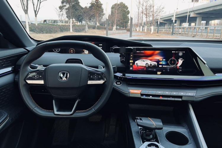 Used Changan UNI-V 2023 1.5T Prestige Model
