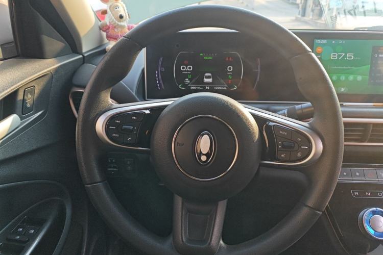Used ORA White Cat 2022 Xiaoyue Mao Edition 401 km Flagship Model Lithium Ternary Steering Wheel