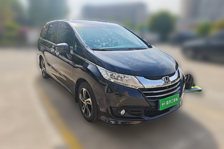 Used Honda Odyssey 2015 2.4L Supreme Edition Front Right 45 Deg