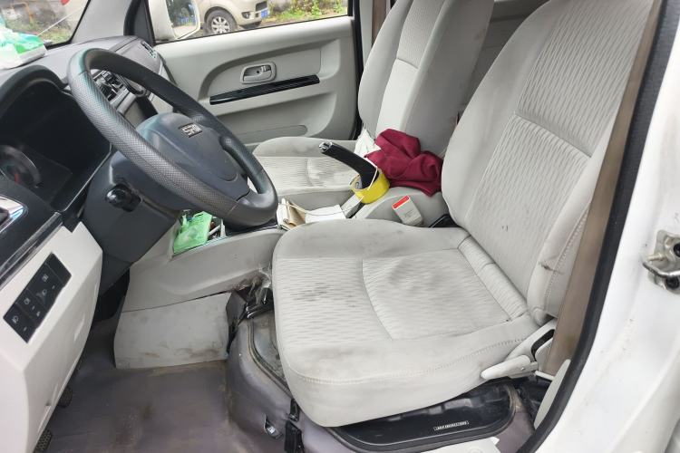 Used Jinbei New Hiace X30L CNG 2023 100L CNG Wealth Edition Bus 6/7 Seats No Air Conditioning SWCC15M
