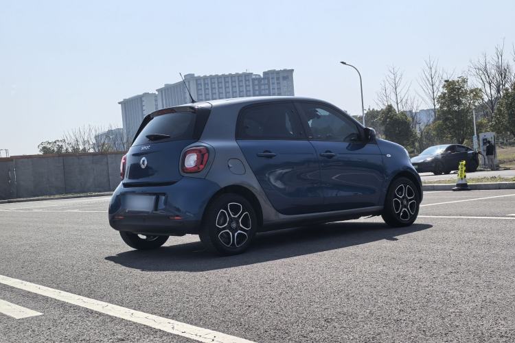 Used smart forfour 2016 0.9T 66 kW Pioneer Edition
