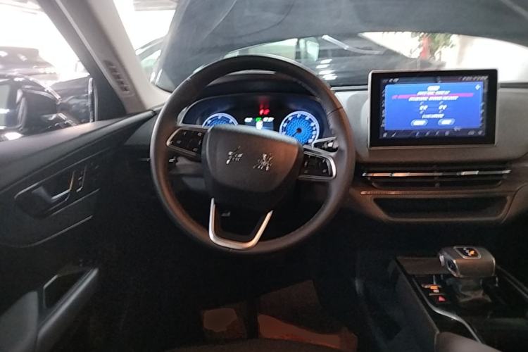 Used Hongqi E-QM5 2022 431 km Charge & Enjoy Edition