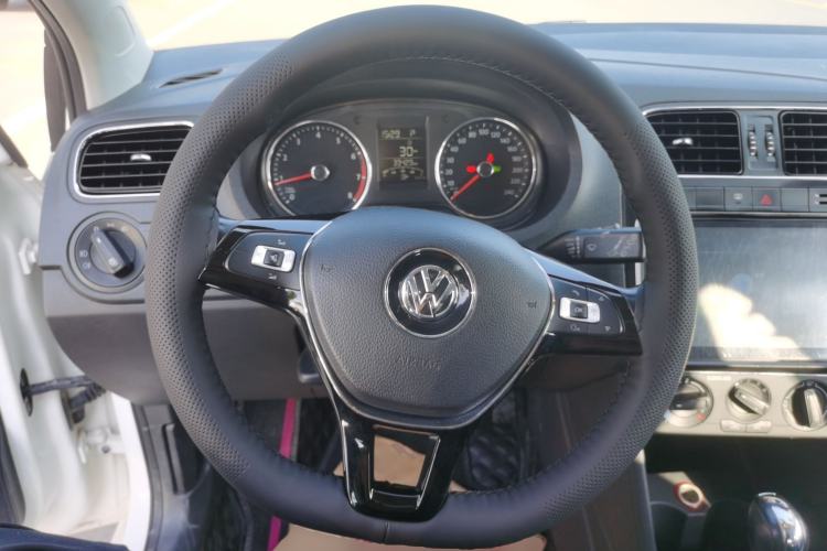 Used Volkswagen Polo 2016 1.6L Automatic Comfort Model
