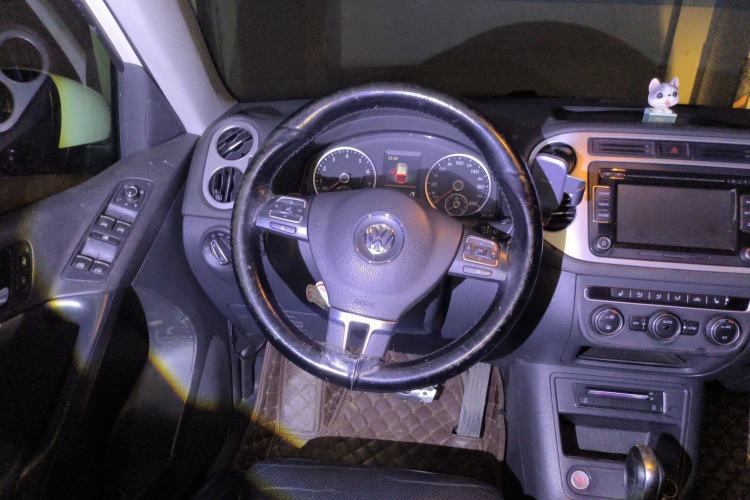 Used Volkswagen Tiguan 2015 1.8TSI Automatic Two-Wheel Drive Luxury Model Steering Wheel