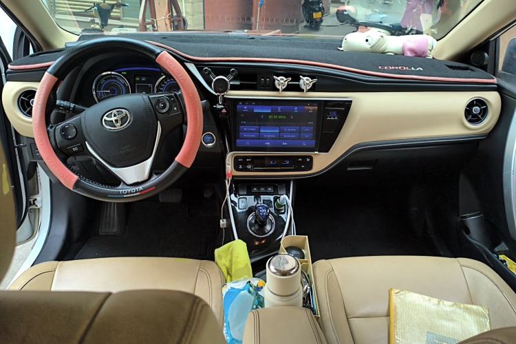 Used Toyota Corolla 2017 Revised Dual-Engine 1.8L E-CVT Elite Edition Center Console