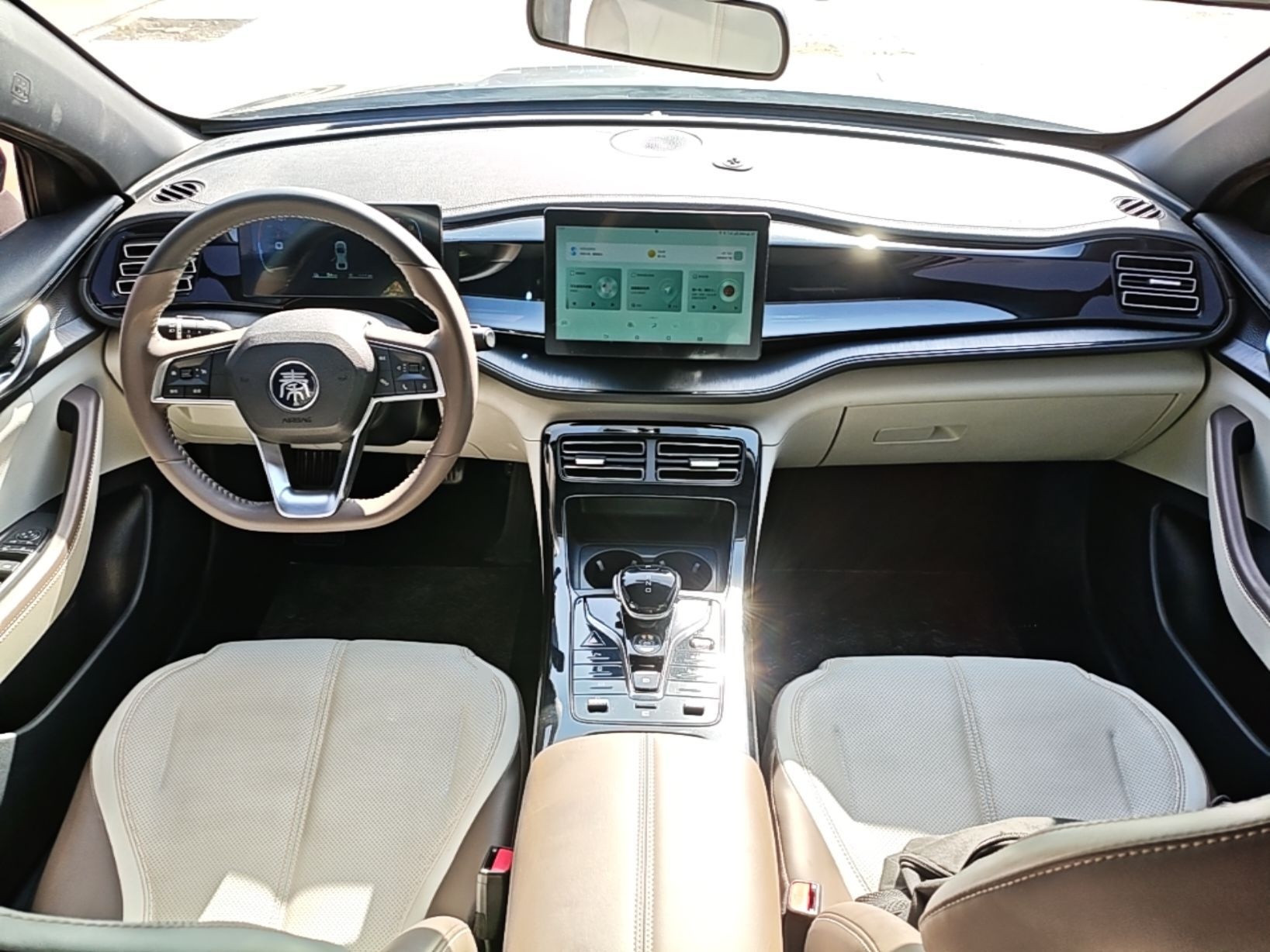 BYD Qin PLUS 2024 HONOR Edition DM-i 55KM Leading Model — снимка 12